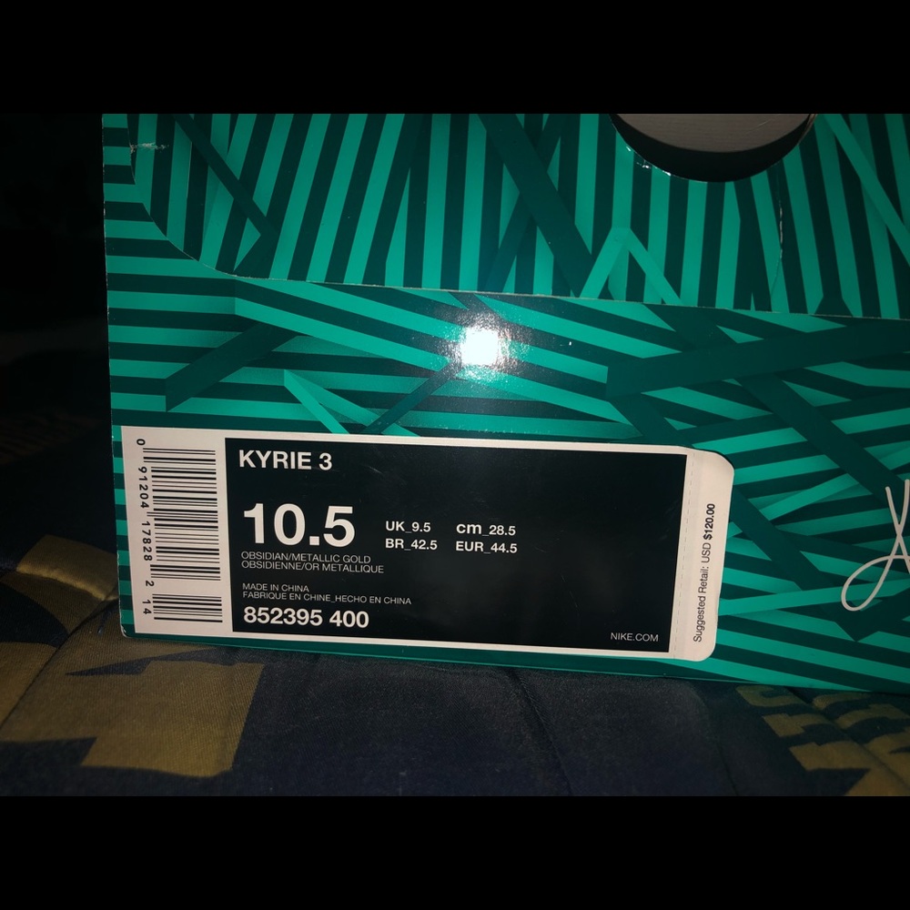 Basketball shoes - Picture 2 of 4